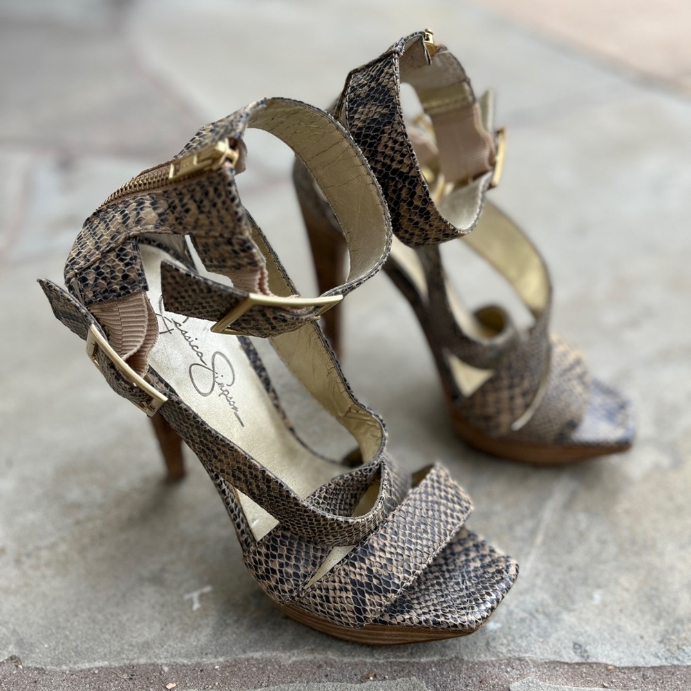 Chic Snakeskin Strappy Heels